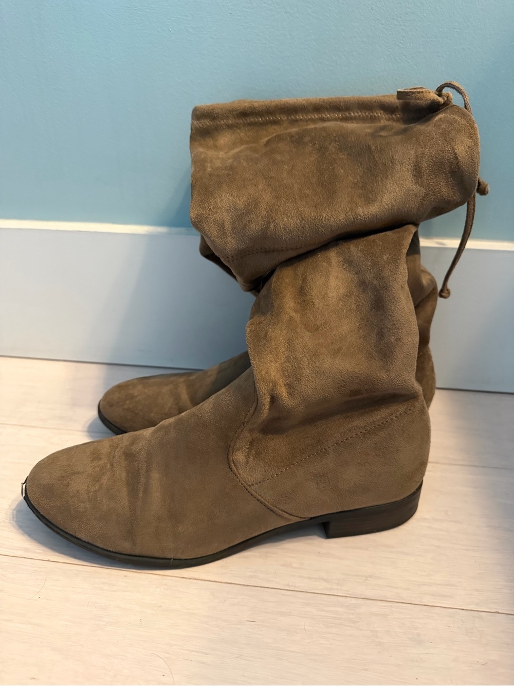 Francesca’s faux Suede Slouch knee high Boots in Taupe sz 9